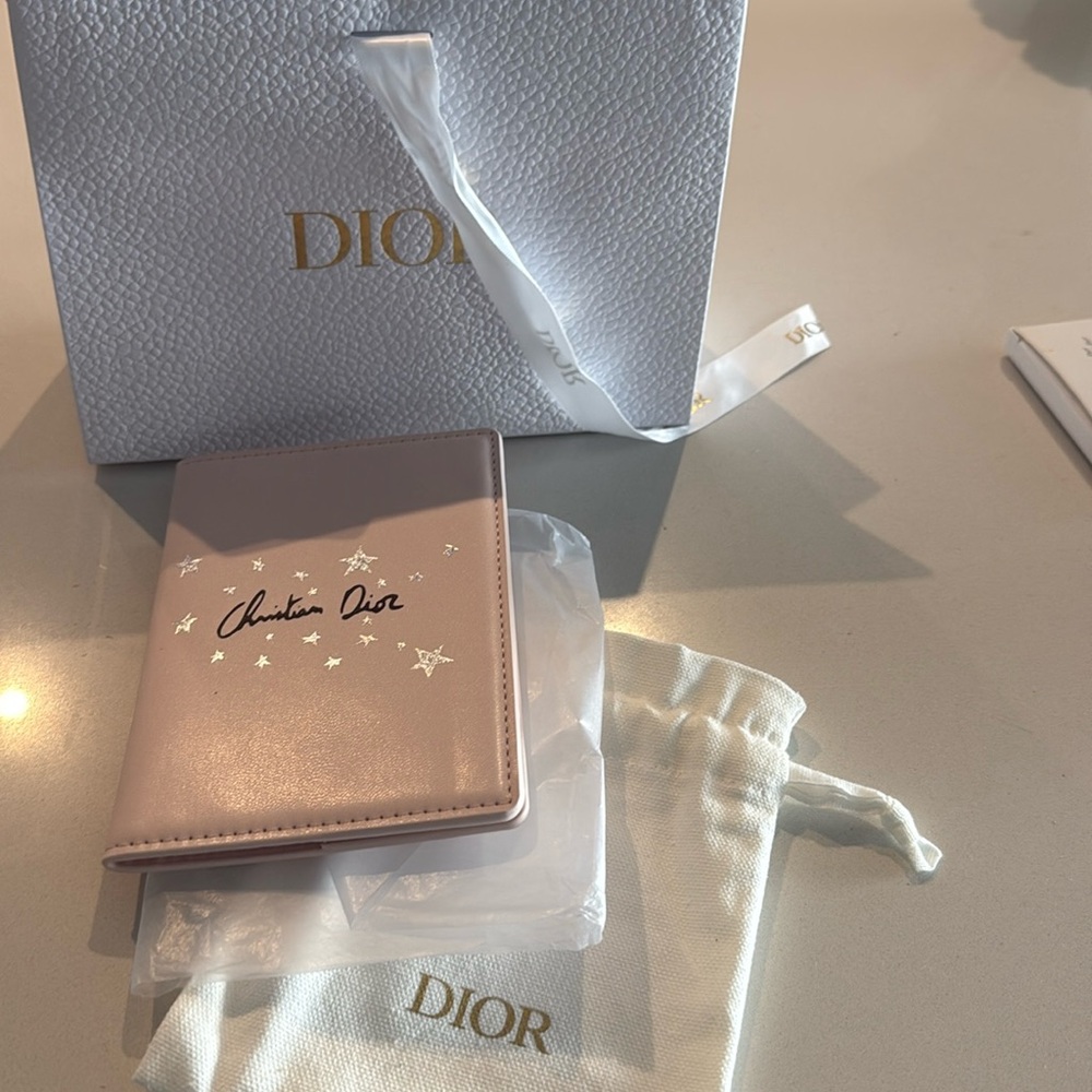 Ðl0R VlP Passport Case